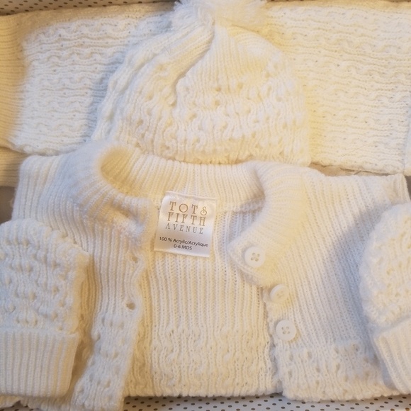 saks fifth avenue newborn knitted set - Picture 4 of 4